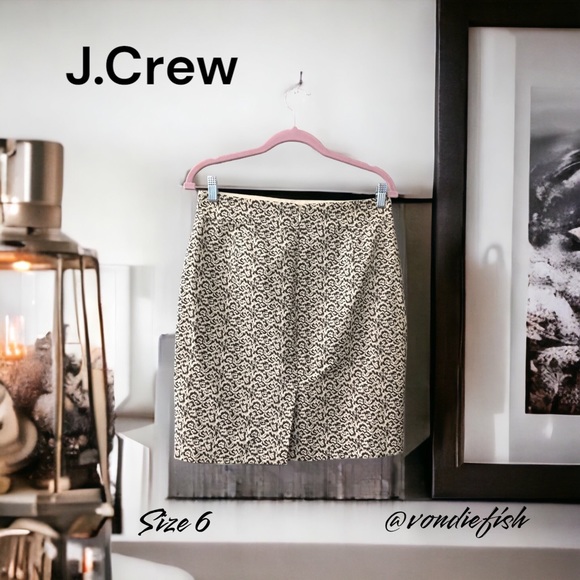 ⭐️Host Pick⭐️ J.Crew Size 6 - Picture 3 of 4